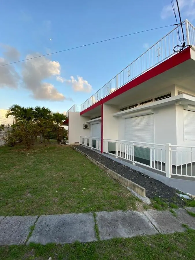 Villa La Roche Le Moule 0*,